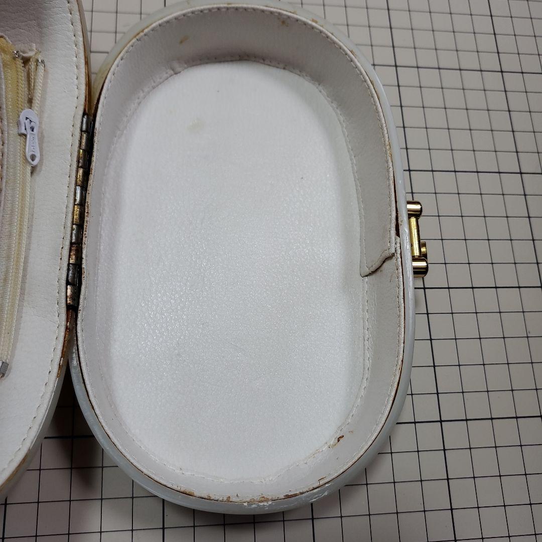 レア✨ヴィンテージ✨白いセルロイドのバッグ✨17.5cmx11cmx高さ13cm