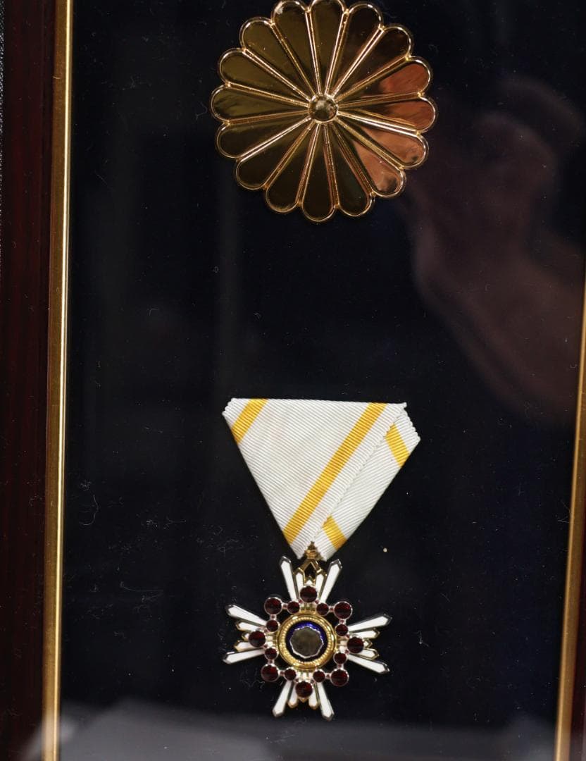 may　額装品　勲五等瑞宝章　勲章 内閣総理大臣 小泉純一郎　装飾品