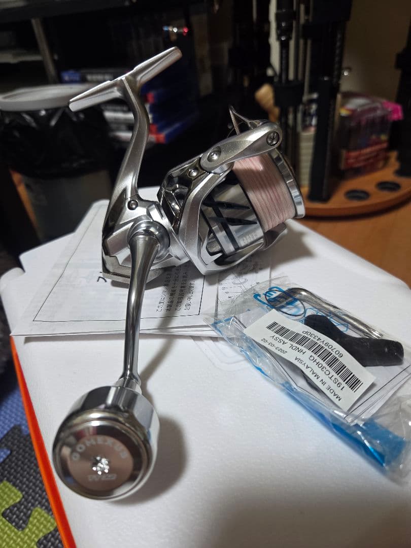 （写真追加）SHIMANO STRADIC C3000HG スピニングリール