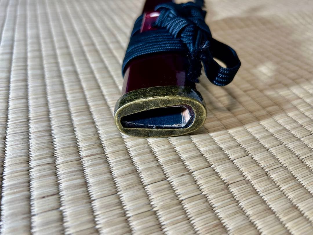 模造刀 太刀　※赤い鞘で刀身に樋のある刀！