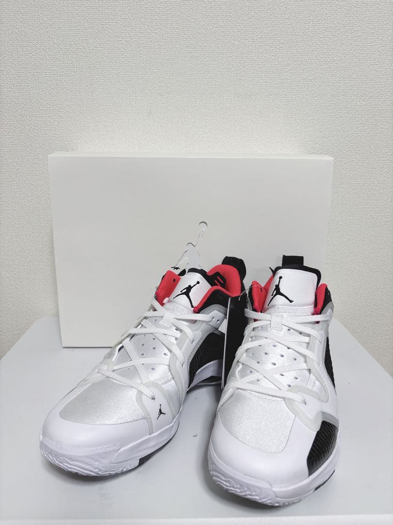 新品・未使用NIKE エアジョーダン 37 ロー PFホワイトバッシュ26.5㎝