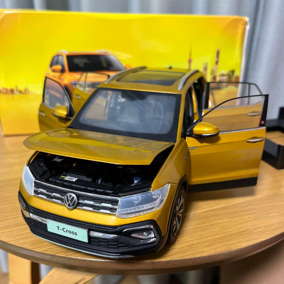 Volkswagen T-Cross ゴールド 1/18ミニカー