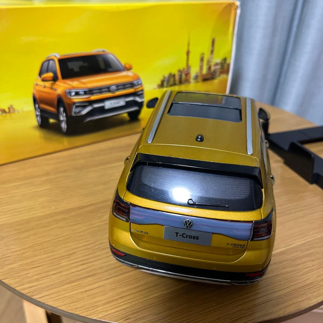 Volkswagen T-Cross ゴールド 1/18ミニカー