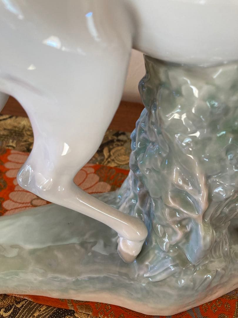 リアドロ　白馬に乗った男女