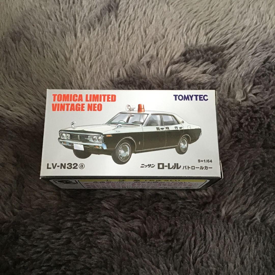 TOMICA LIMITED VINTAGE NEO ニッサン　ローレル　2台