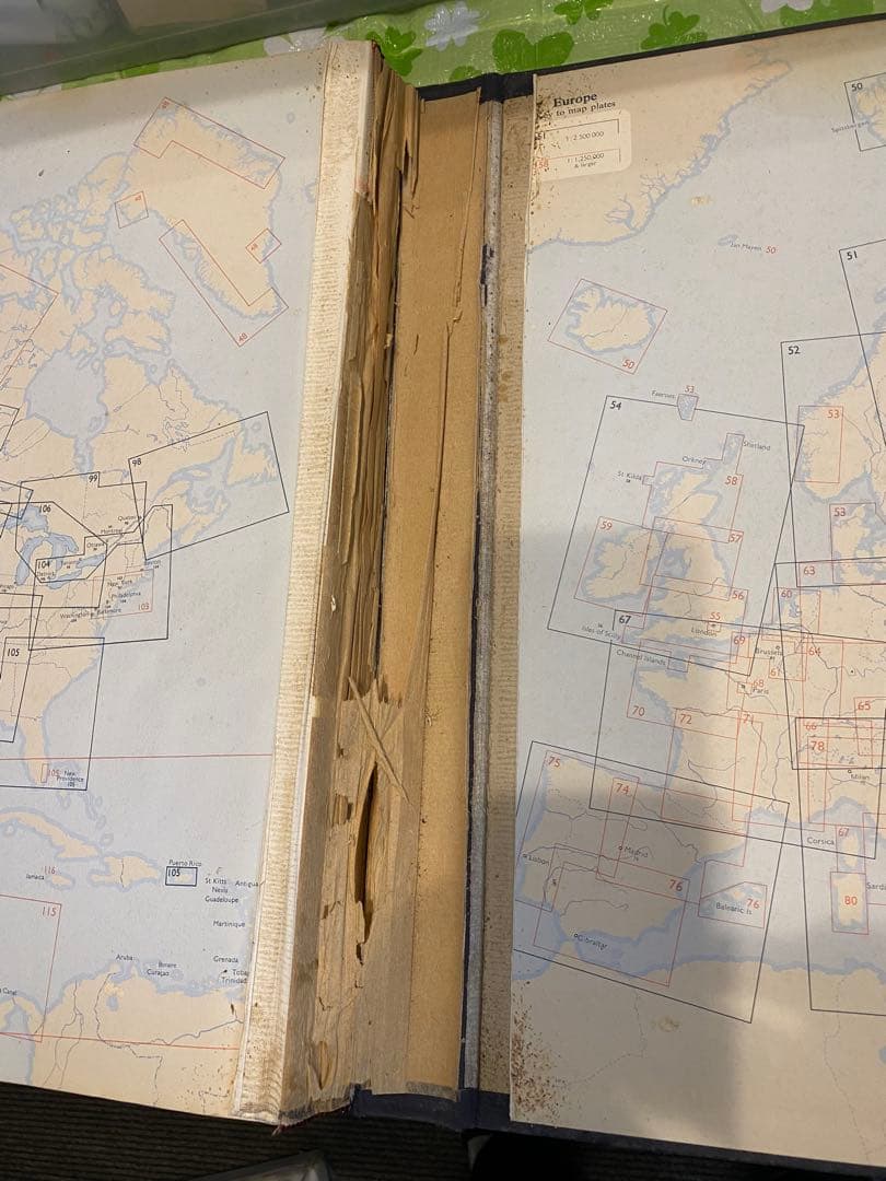 洋書世界地図ATLAS OF THE WORLD大判　貴重　地図マニア