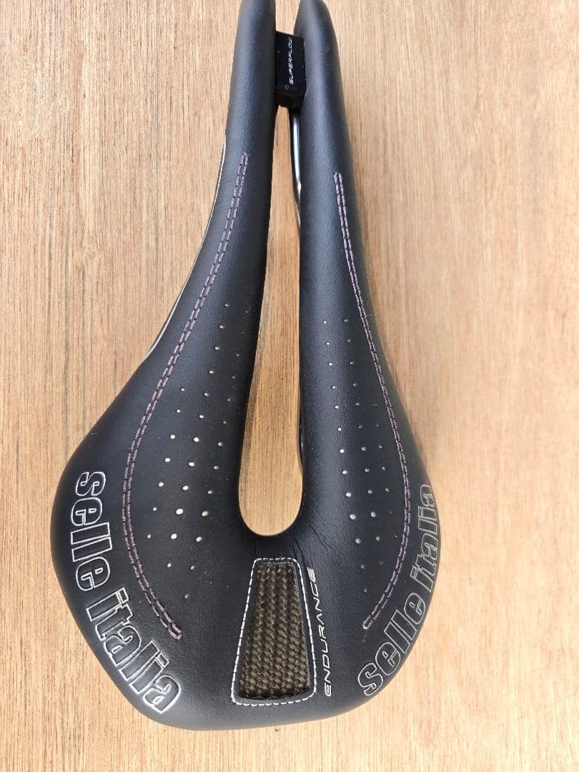 nicoselle italia Novus サドル