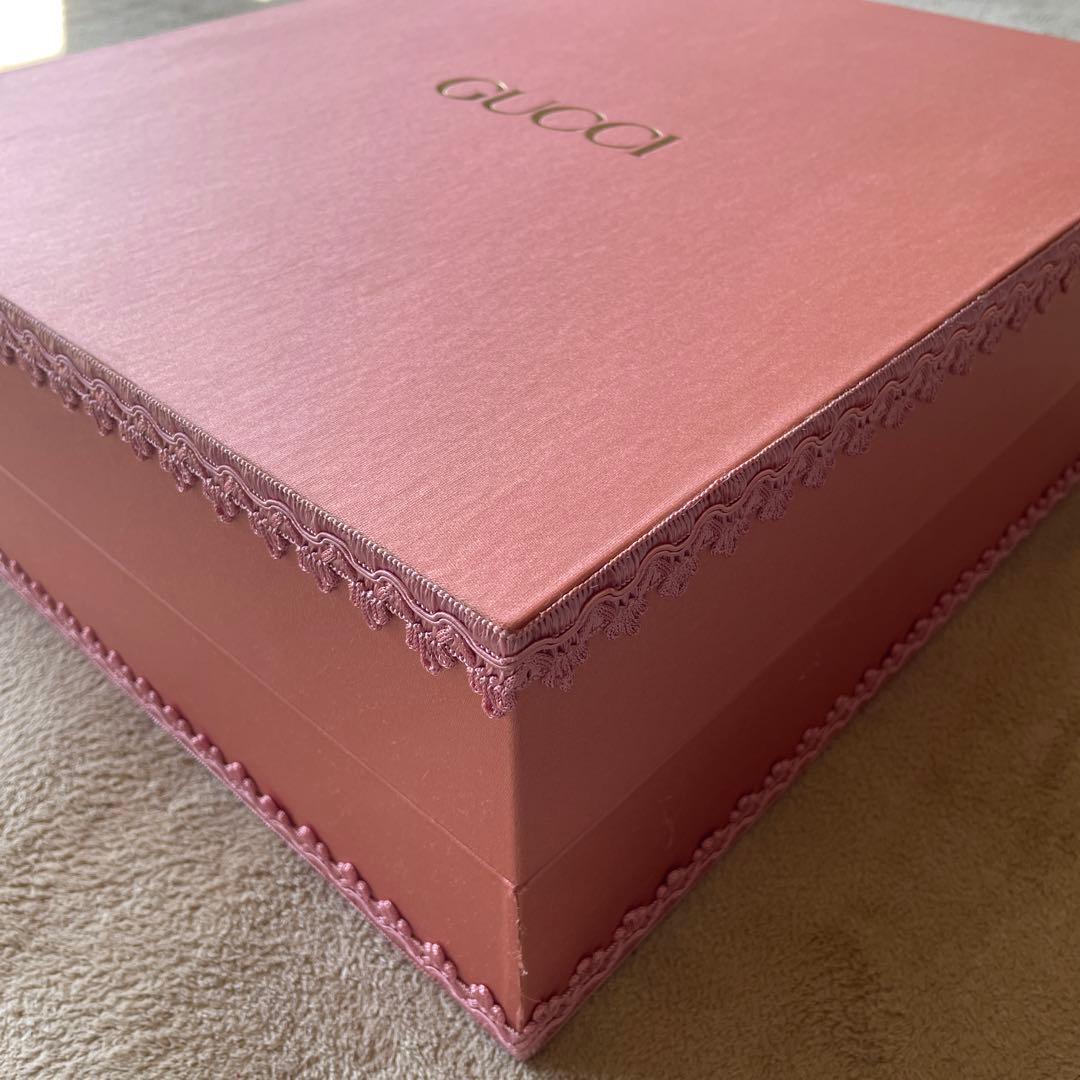 GUCCI ギフトボックス ピンク