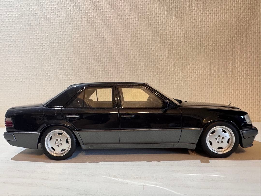 ミニカー OTTO Mercedes-Benz W124 1/18 E60 AMG