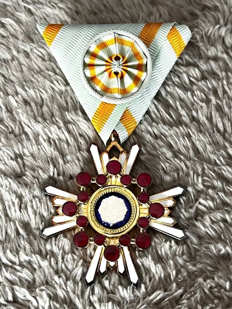 日本国 勲章 記章 徽章 戦後版 勲四等瑞宝章 略綬 共箱 銀製