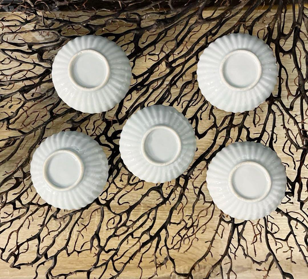 骨董　古伊万里　白磁　希少　菊割　赤絵　花綴り　魚紋　蝶々　陽刻　豆皿　５客