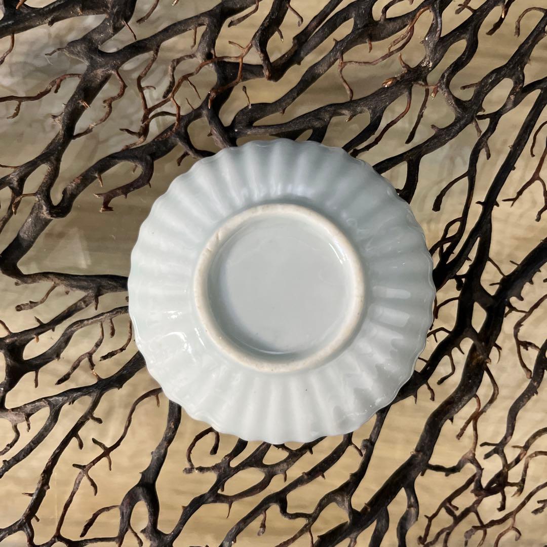 骨董　古伊万里　白磁　希少　菊割　赤絵　花綴り　魚紋　蝶々　陽刻　豆皿　５客