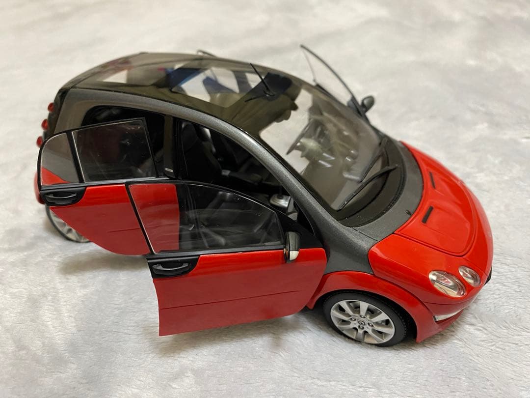 ミニカー KYOSHO smart forfour 1/18