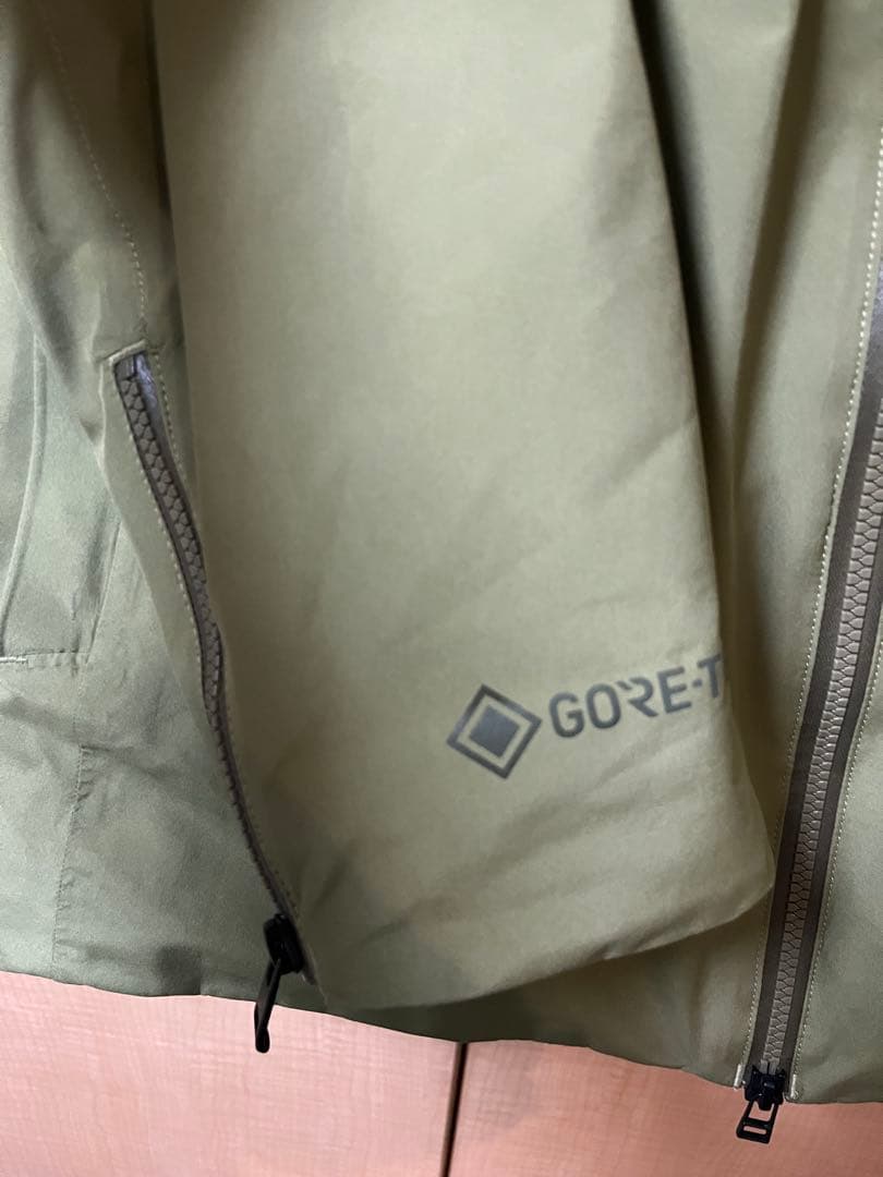 burton wms レディース Gore-Tex ジャケット　カーキ