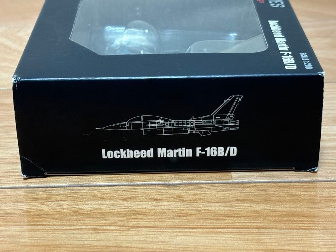 ホーガンウイング 1/200 F-16D 18th AGRS BlueFoxes