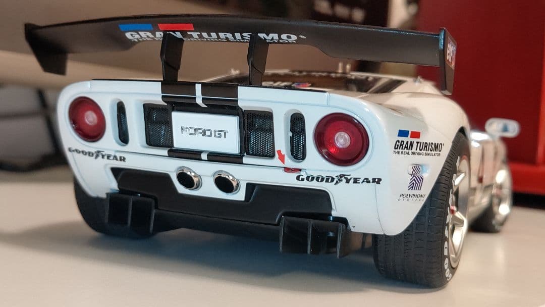 オートアート 1/18スケール フォードGT LMレースカー スペックII