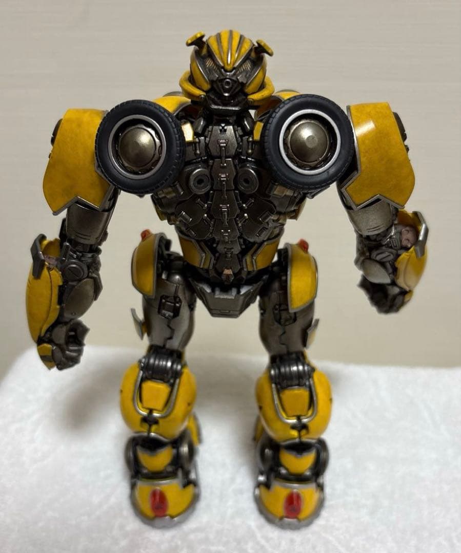 トランスフォーマー　バンブルビー　DLXスケール・コレクティブル・フィギュア