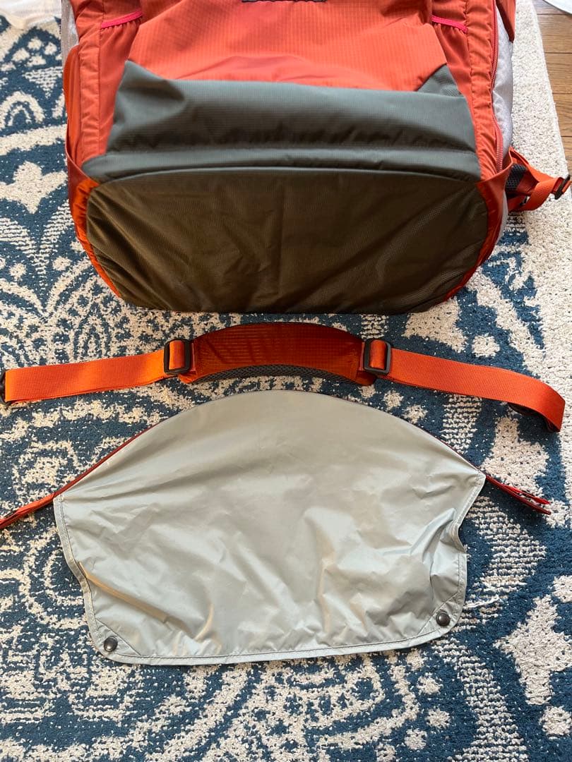 最新型 ドッグキャリングパックL モンベル　ペットリュック