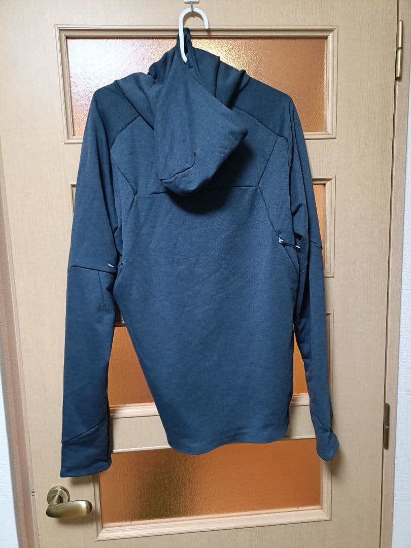 ONダークグレー ハイネックジャケット フード付きセットアップ