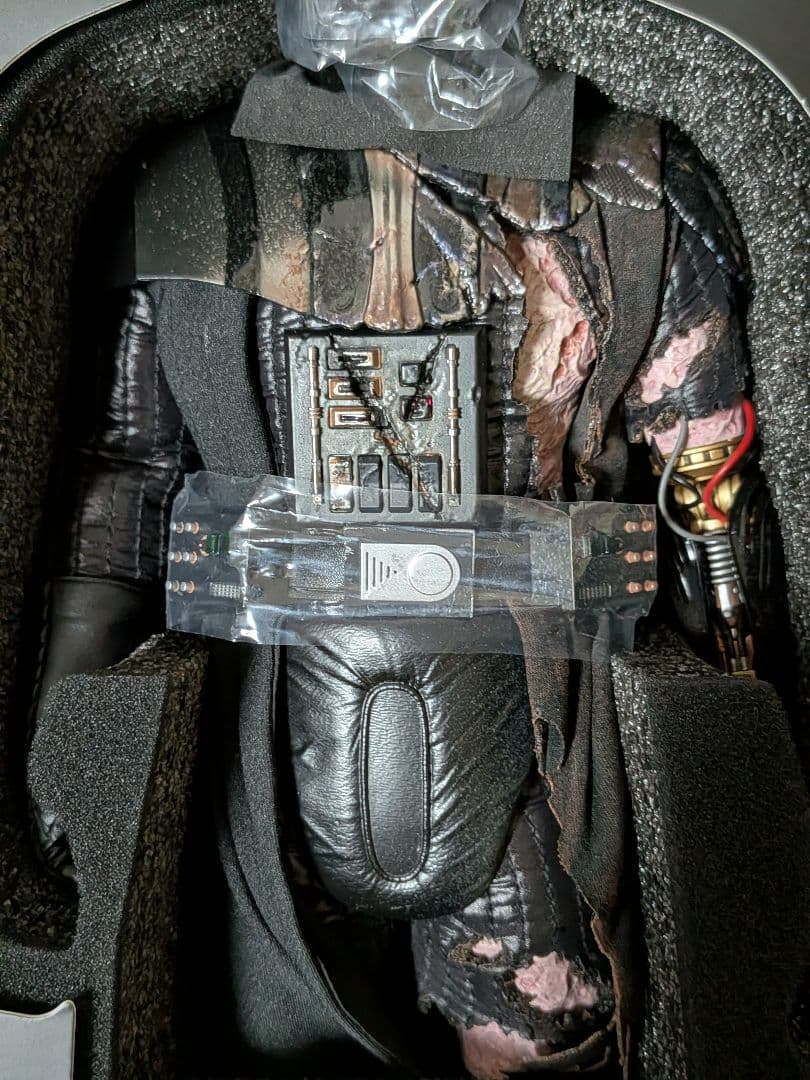 ダースベイダー　バトルダメージ　1/6 ダース・ベイダーHOT TOYS