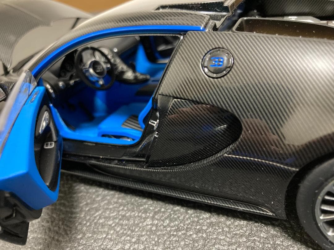 1/18 オートアート ブガッティ ヴェイロン スーパースポーツ カーボン