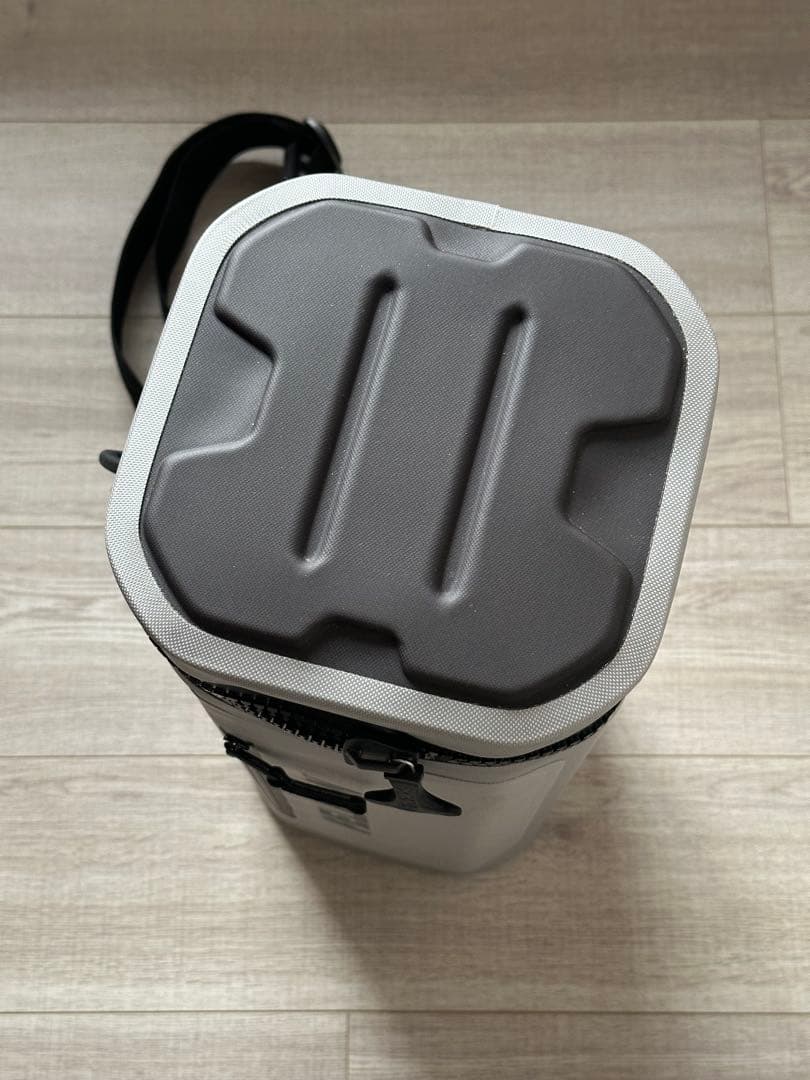 PELICAN クーラーバッグ/冷蔵庫bag グレー