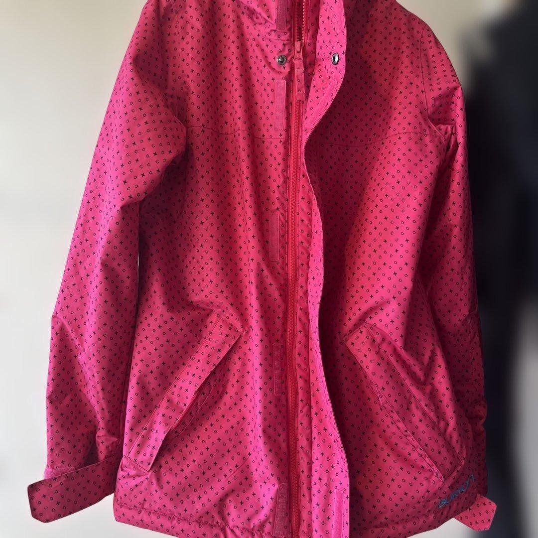 BURTON試着のみ使用スノーウエア上下セットほぼ新品自宅保管ピンク×ブラックＳ