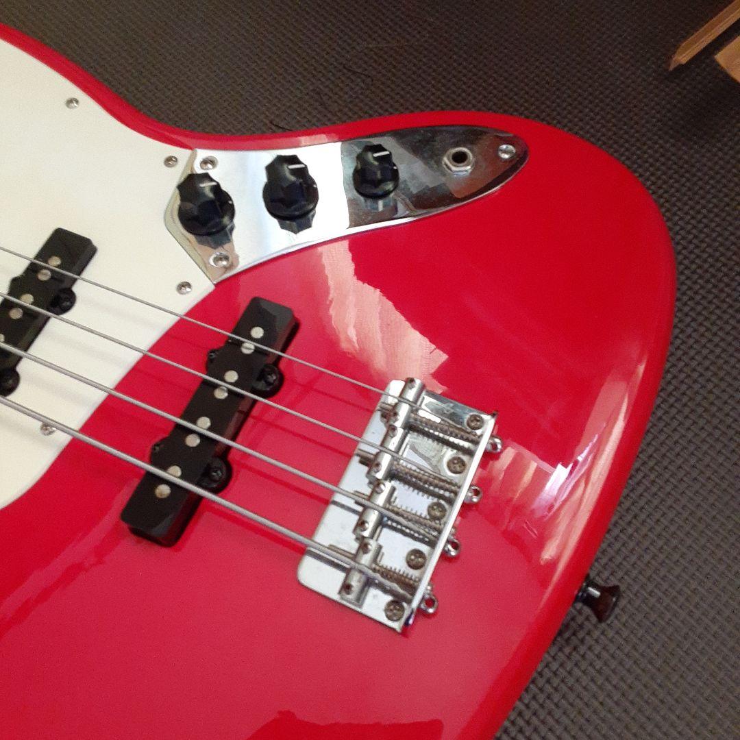 レジェンド　ベースギター　渋いレッド色