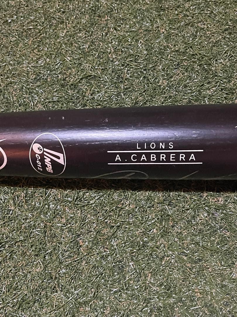 西武ライオンズ　アレックス カブレラ　サイン入り支給バット