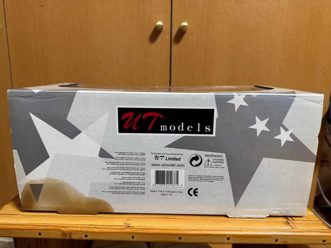 UT models Chevrolet Impala マルーン 1/18