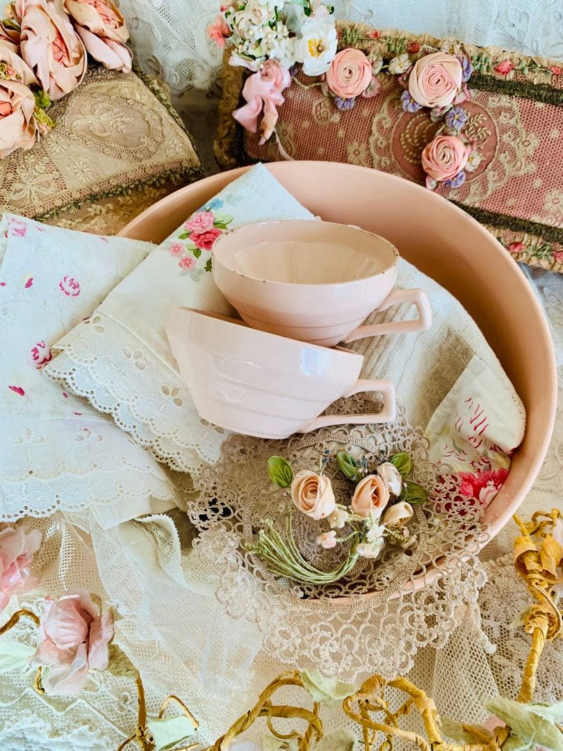 フランスアンティークサラディエ＆カップ2個・ドイリー＆カフェカーテンクロス計5点