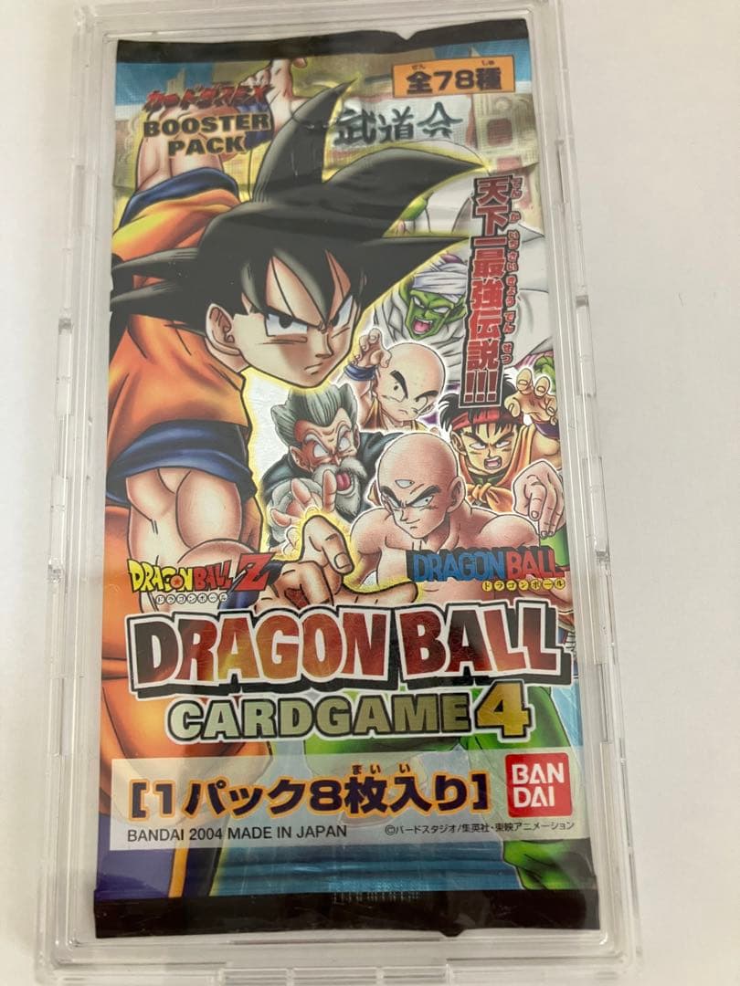 ドラゴンボールカードゲーム未開封1パック（後ろはディスプレイです。）