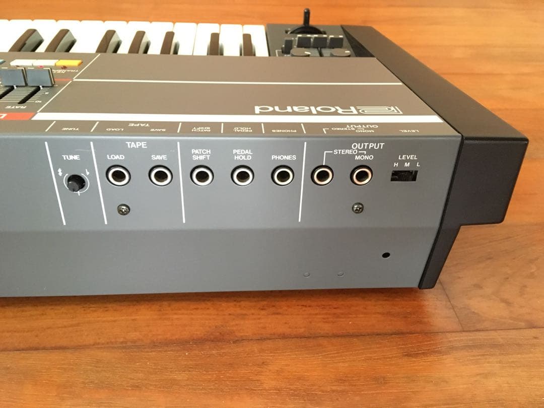 鍵盤楽器 Roland JUNO 106