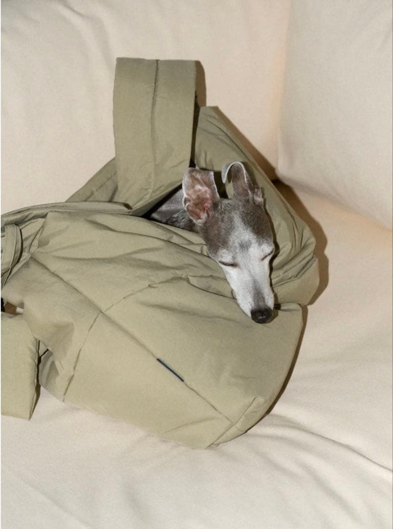 HOWLY PUFF SLING BAG グレージュ