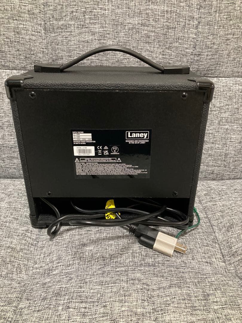 [超美品] 自宅用小型ベースアンプ　LANEY　LX15B