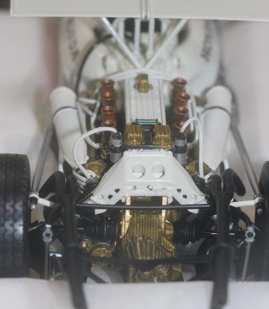 超貴重　エブロ　ホンダＦ１　RA302 空冷エンジン　1/20　中古品