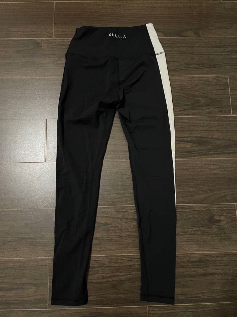 SUKALA ブラック/ホワイト ヨガレギンス Sサイズ