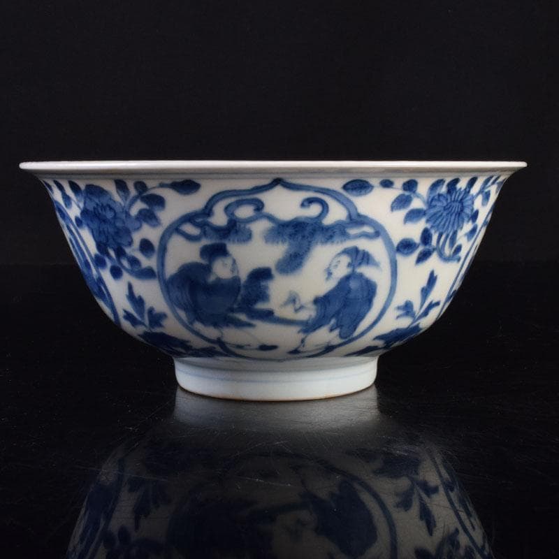 中国　大明萬暦年製款　青花　山水人物文碗　V　8711