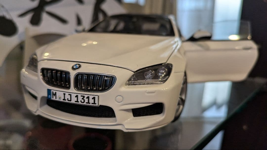 【美品】 M6 F13 ホワイト 1/18 モデルカー