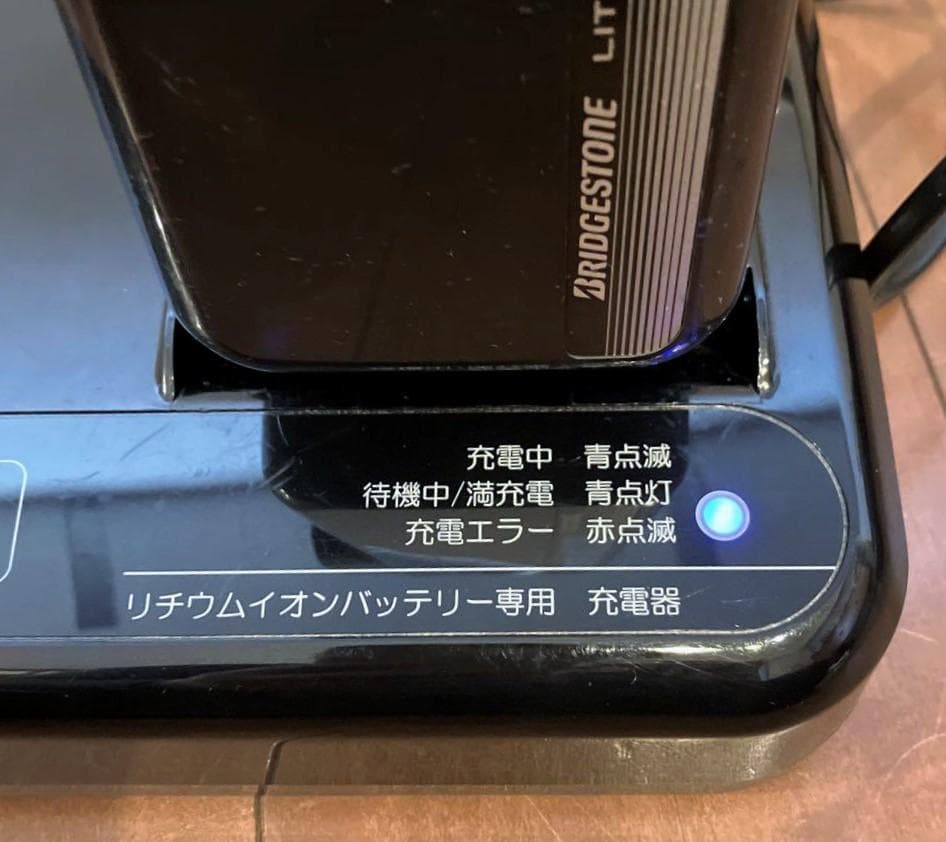 ★清掃済 良品　ブリヂストン アシスト自転車充電器　P5568 B010111