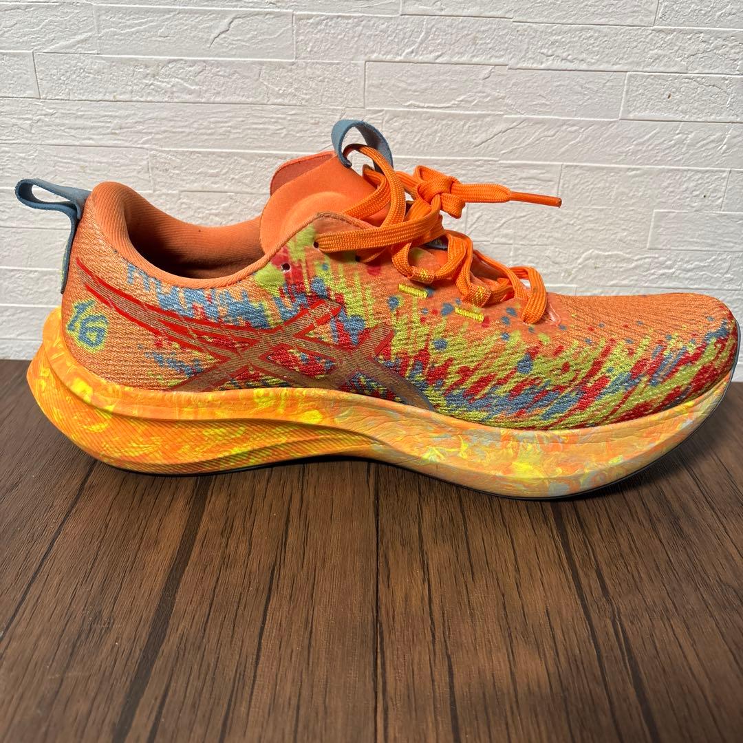 ［アシックス] 公式ストア限定ランニングシューズ NOOSA TRI 16メンズ