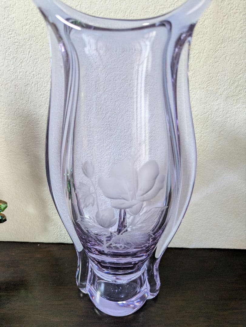 薄紫色の花瓶 　アレキサンドライト　サインアリ　変色ガラス　28cm お値下げ中