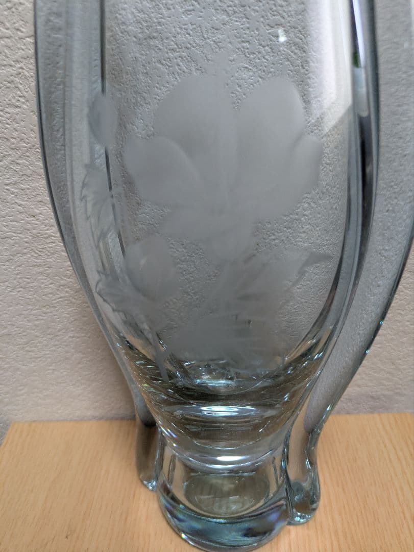 薄紫色の花瓶 　アレキサンドライト　サインアリ　変色ガラス　28cm お値下げ中