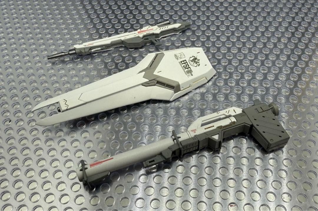 RG Hi-νガンダム改修塗装済み完成品（ガンプラ）