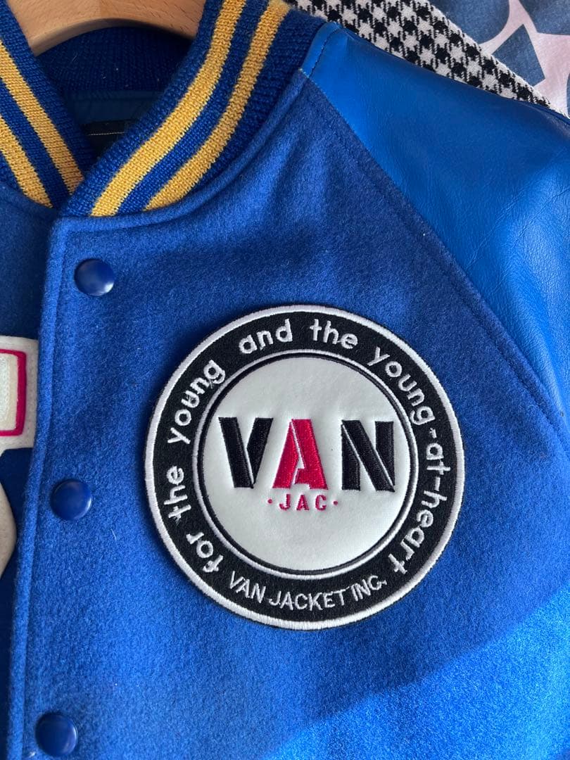 PEPEさん専用VAN刺繍ワッペン13cm 楕円Ｊワッペン、Vボタンセット3点