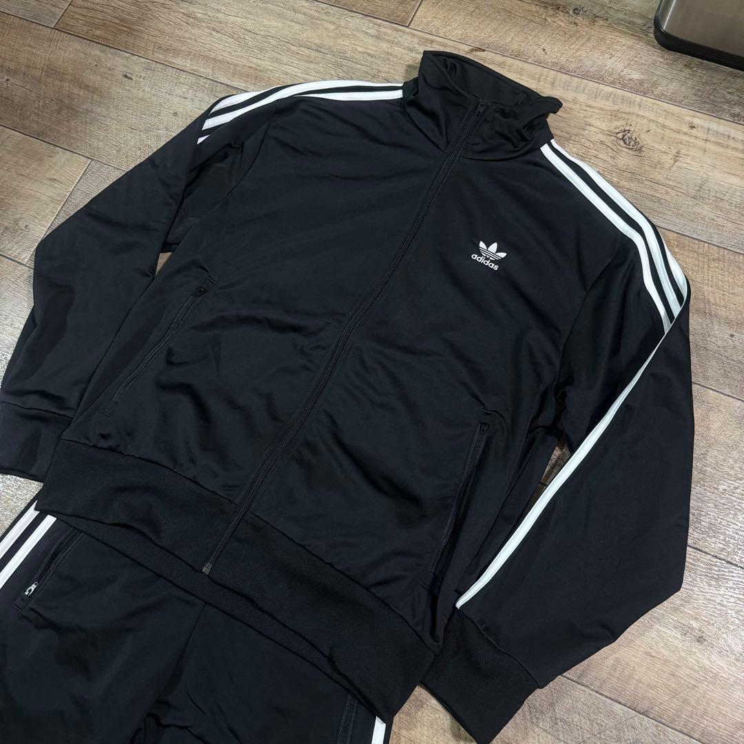 新品未使用品 黒 アディダスオリジナルス セットアップ 3本ライン 定番