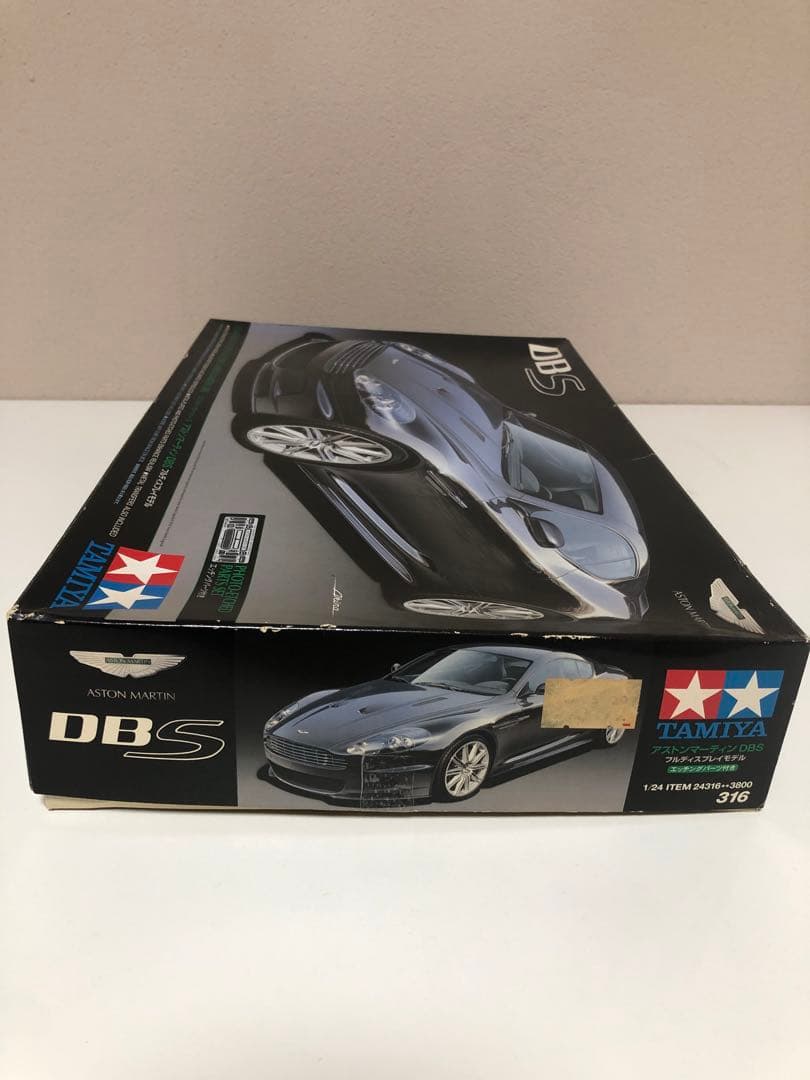 タミヤ 1/24スポーツカーシリーズ　アストンマーティンDBS プラモデル