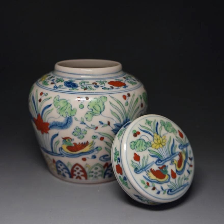 明代斗彩意匠　蓋付罐 　陶器
