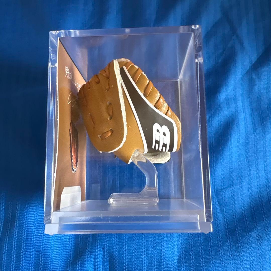 大谷翔平 ‘野球しようぜ！’ サイングローブディスプレイ