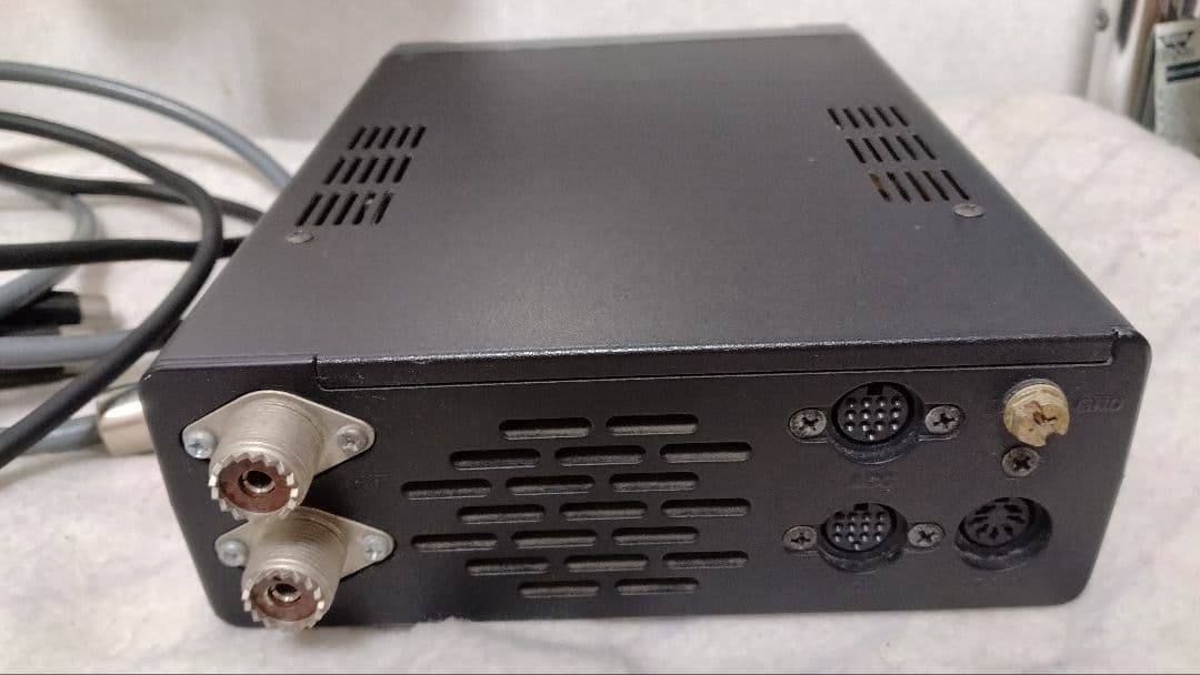 ICOMオートアンテナチューナーAT-180　HF～50MHz動作確認済